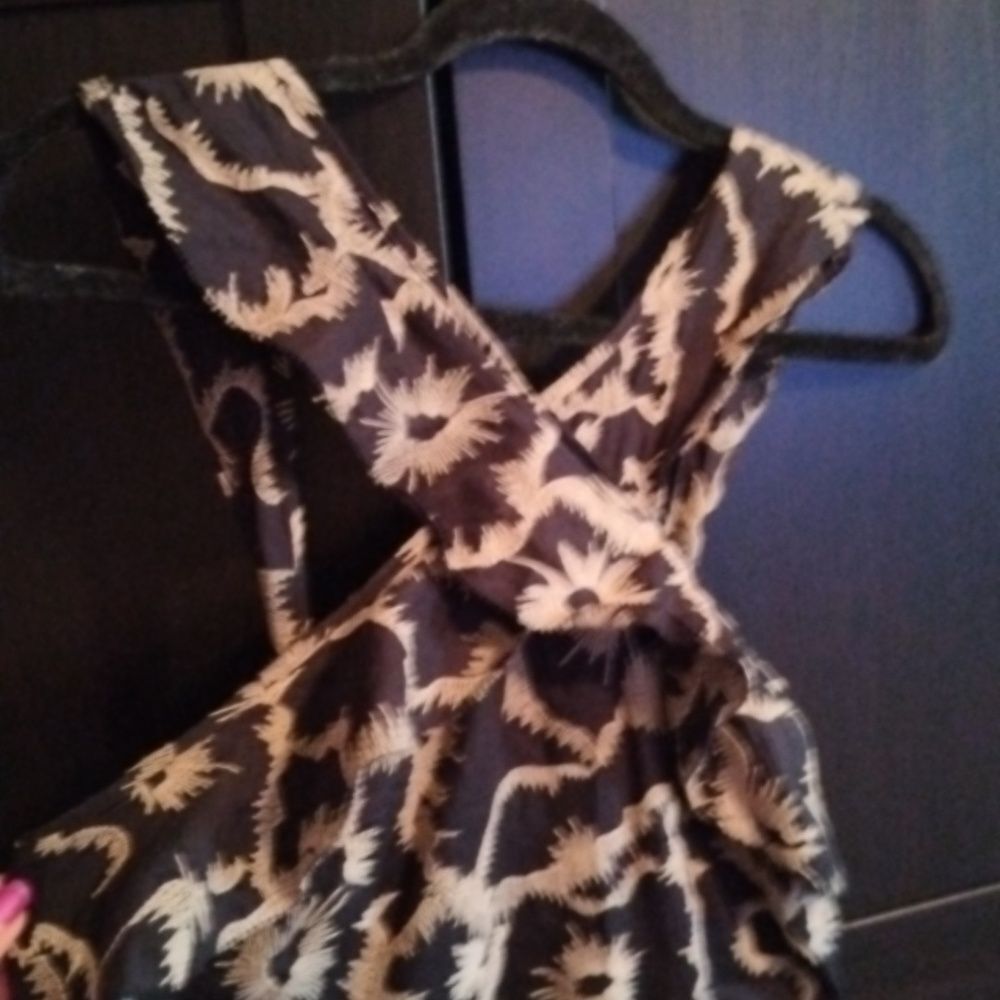 Banana Republic Criss Cross Embroidered Dress - Medium - Picture 5 of 6